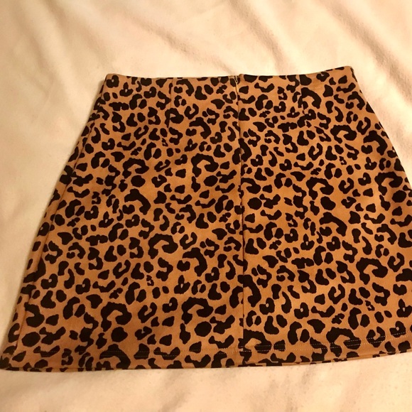 Leopard Print Mini Skirt Size M - Picture 2 of 7